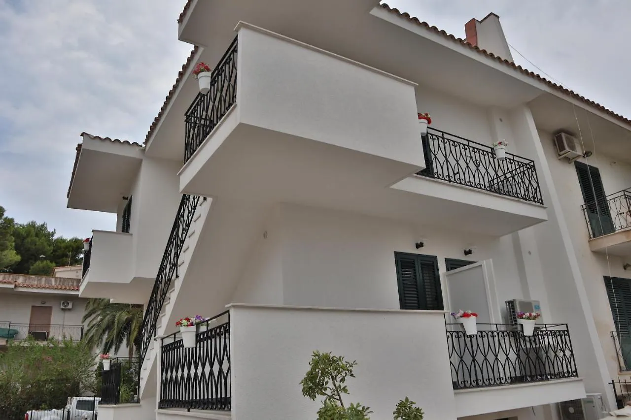 Fiore Di Loto Rooms Carini Bed & Breakfast