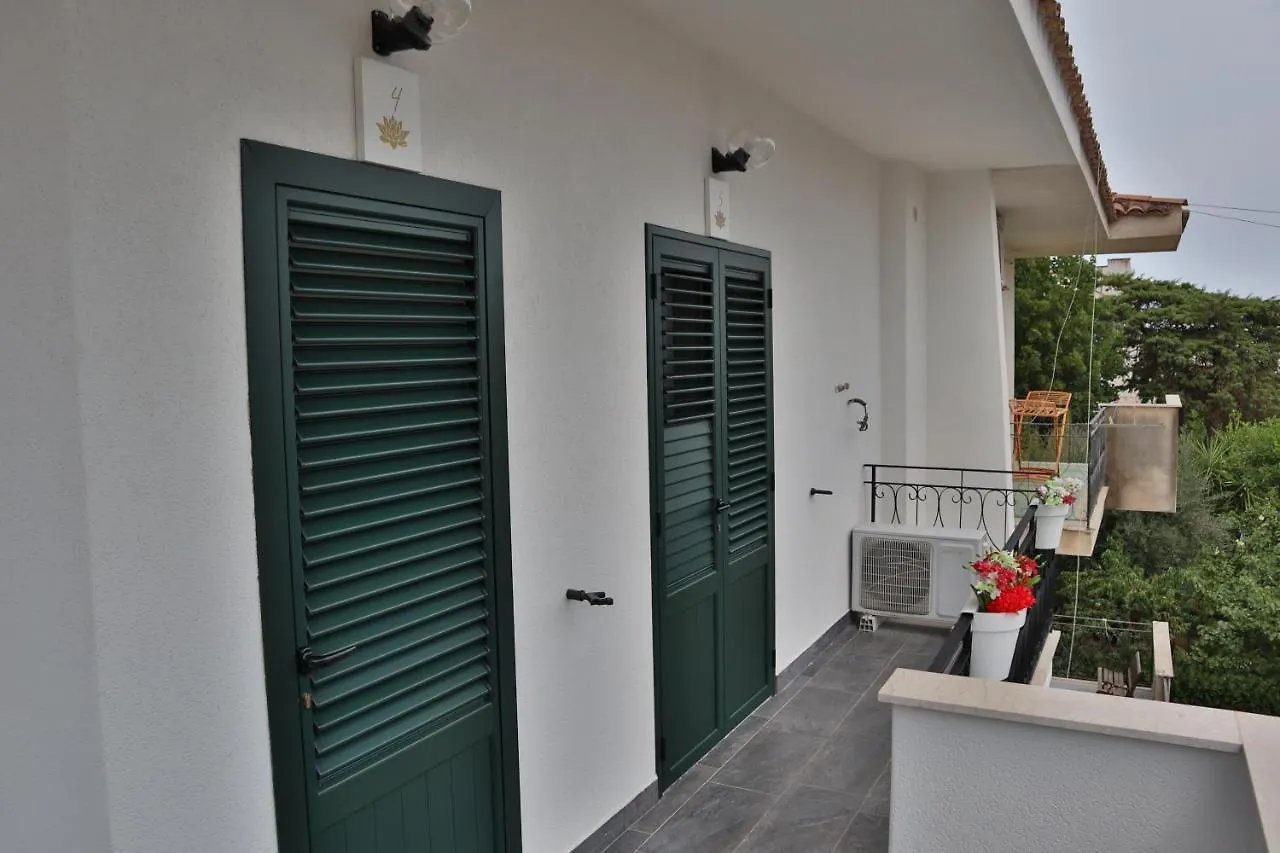 Fiore Di Loto Rooms Carini Bed & Breakfast